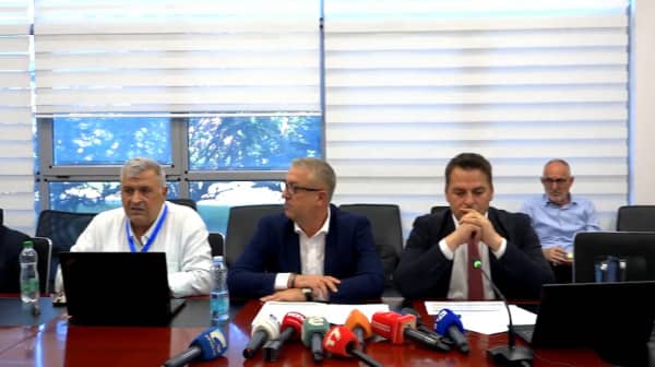 AUV: Në kontrolle të qumështit u gjetën 93 mospërputhje, u zbulua vaj palme të padeklaruar në disa produkte