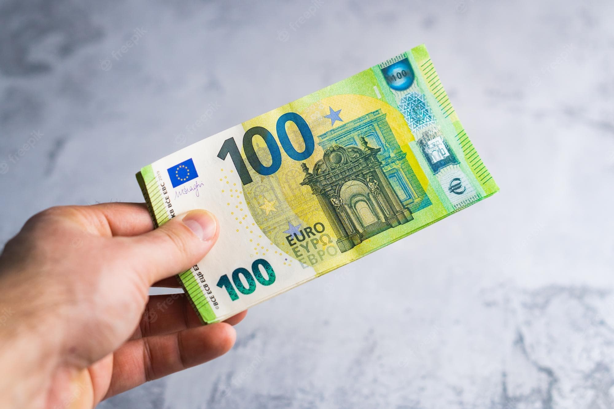 Ekzekutohen 100 euro për pensionistë dhe fëmijë