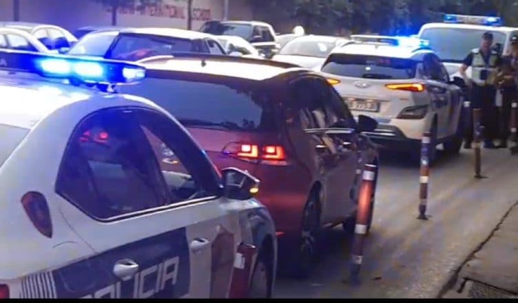 Alarm i rremë për bombë pranë Ambasadës së SHBA-së në Tiranë, një kovë mes rrugës alarmon zonën