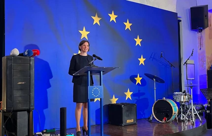 Palatova – Kurtit: Brukseli nuk mund thjesht t’ua japë statusin e kandidatit, duhet t’i bindni 27 shtetet