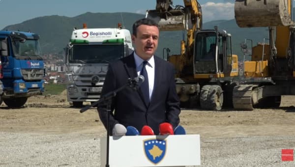 ​“Në një dhomë me Vuçiqin dhe Lajçak”, Kurti nuk përgjigjet për pretendimet e Osmanit
