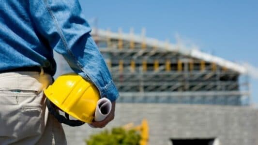 Punëtori bie nga lartësia në Fushë Kosovë, autoritetet nisin hetimin