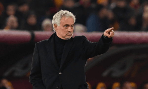 Benfica i ofron kontratë të re Mourinhos, por ai pret Real Madridin