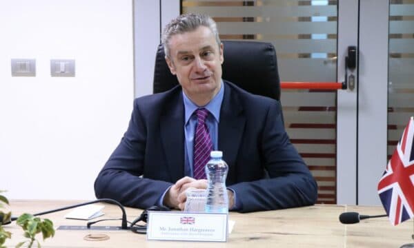 Hargreaves u kërkon kompromis partive për Presidentin