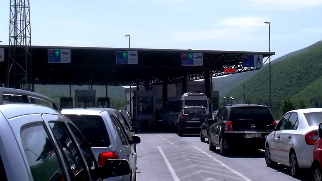 Policia e RMV-së lëshon qarkullimin, regjistrimi manualisht