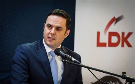 Abdixhiku reagon për 100 eurot: Ofendim zgjedhor për dinjitetin e njerëzve që i lë si të parafundit në Evropë