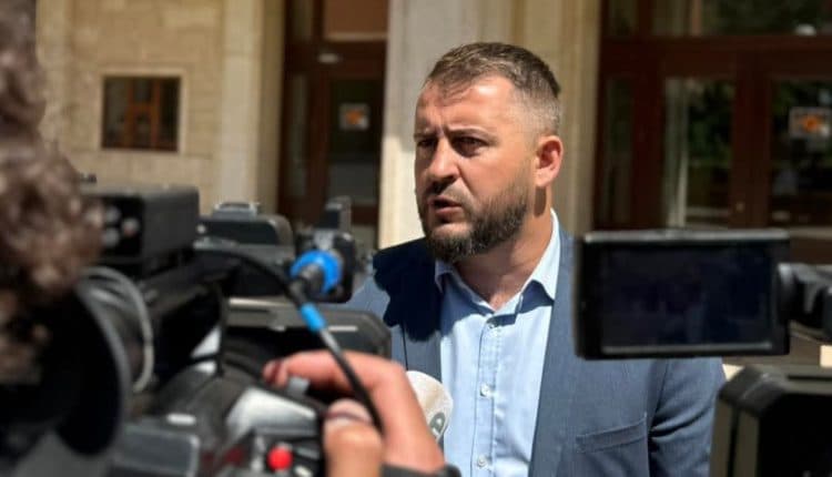 Lushtaku i reagon Pecit: Dejona apo Donika? Kush e pengon drejtësinë të veprojë ndaj aferave tua