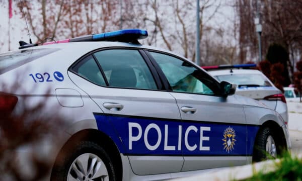 ​Tenton të godasë policin me veturë, arrestohet i dyshuari në Prizren