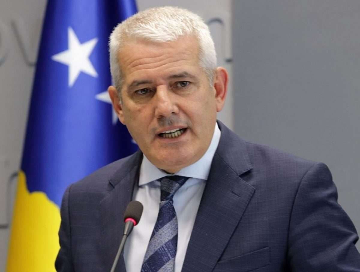 Sveçla: Qindra aplikime nga serbët për shtetësi të Kosovës