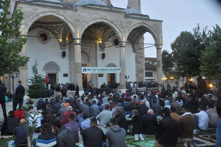 Kurban Bajrami, BIK publikon orën e faljes së namazit