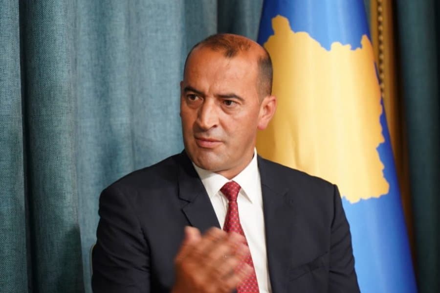Haradinaj: Derdhja e qumështit në rrugë e lumenj është turp për institucionet