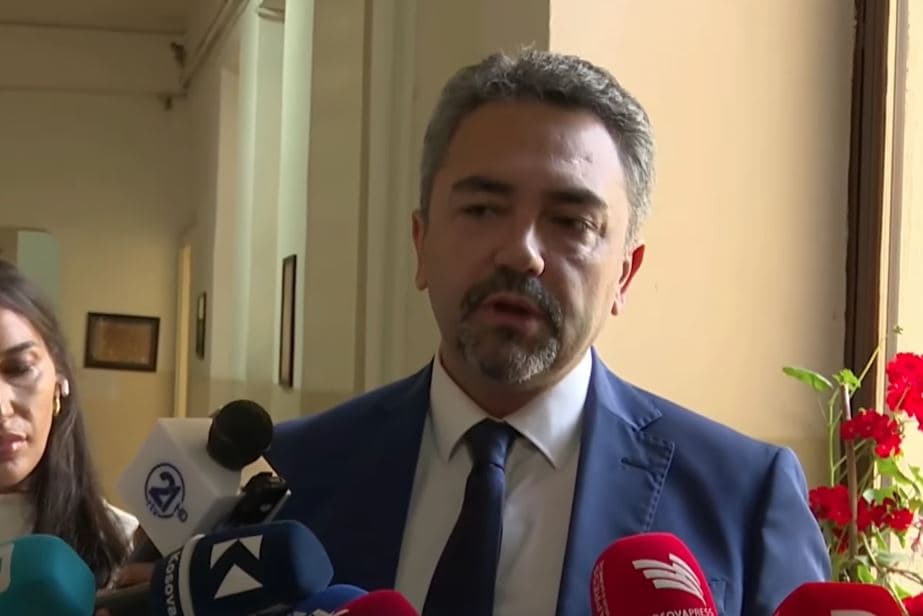 Radoniqi votoi, qytetarëve u bën thirrje të marrin pjesë në zgjedhje
