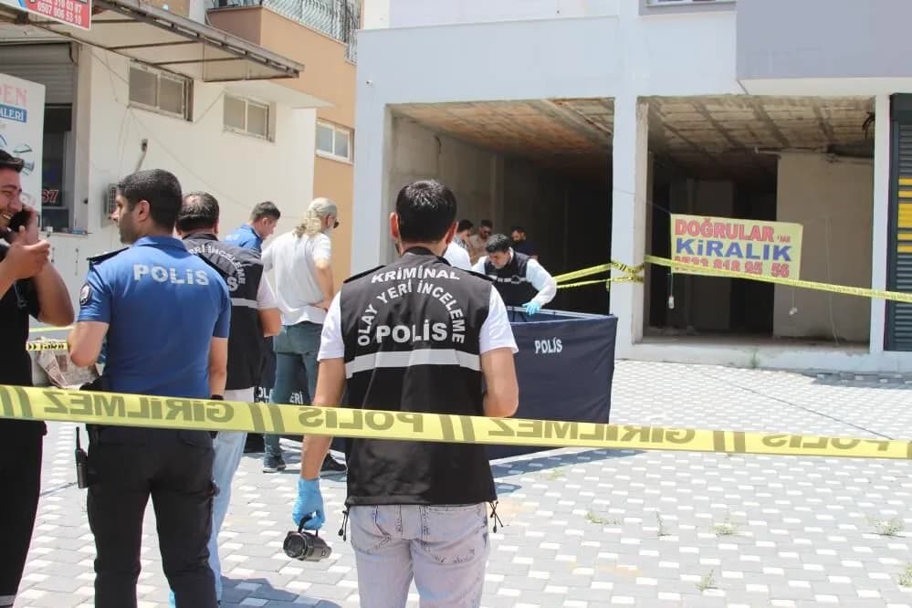 Tragjedi në Turqi, ish-polici vret djalin pas një sherri për para