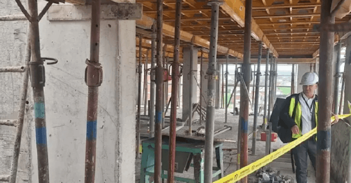 Dyshohet se ra nga skeleti gjatë punës në Ulqin, humb jetën 17-vjeçari nga Malisheva