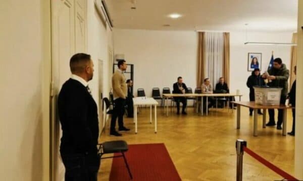 Një ditë para zgjedhjeve në Kosovë, sot vendos diaspora në 30 misione diplomatike