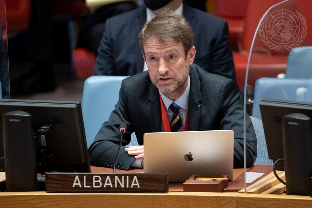 Kryediplomati shqiptar viziton Kosovën, takohet me krerët institucionalë