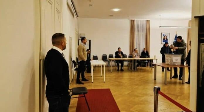 Më 6 qershor votohet në 17 ambasada dhe 13 konsullata në 18 shtete