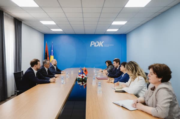 Hamza takon ministrin e Jashtëm të Shqipërisë: Kosovës i duhen institucione stabile